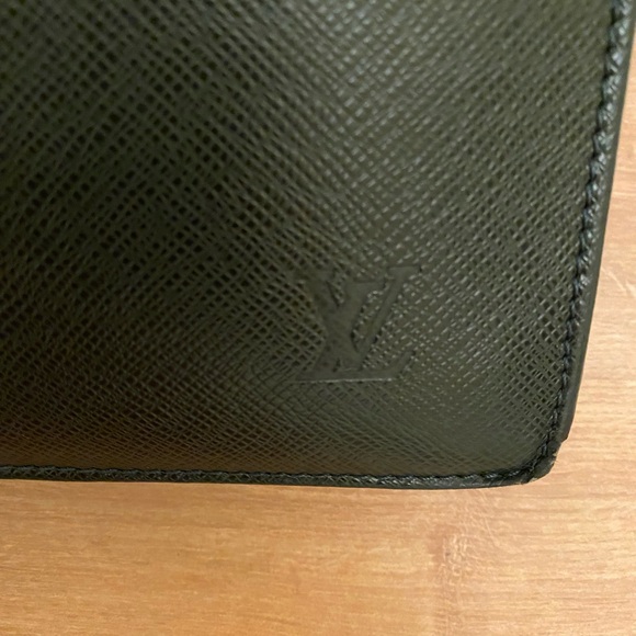 Authentic Louis Vuitton taiga leader briefcase - Picture 5 of 10